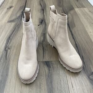 NEW Dolce Vita Women's Huey Chelsea Boot dune suede h2o Womens Size 9.5 Beige